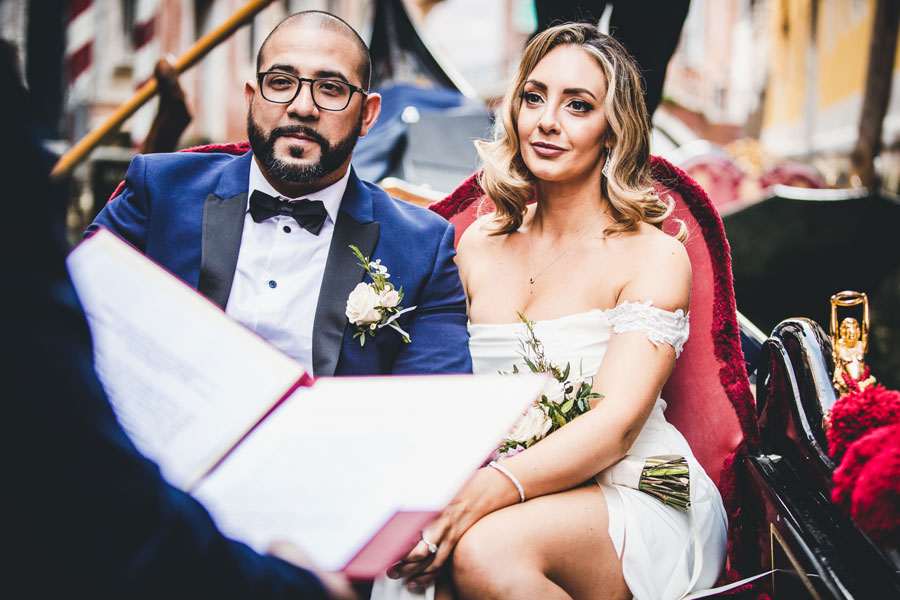 Wedding-on-a-Gondola-in-Venice