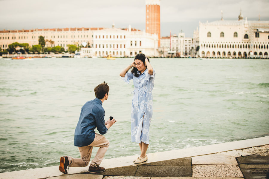 Surprise-Proposal-in-Venice