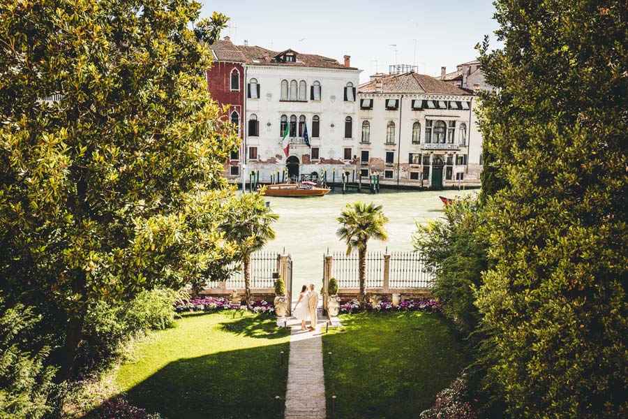 Elegant couple posing in the courtyard of Palazzo Venart, Venice