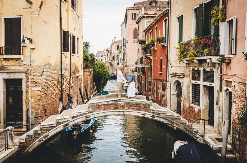 Couple walking through Cannaregio before the surprise proposal in Venice