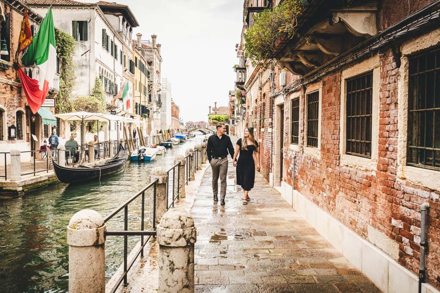 couple at sunset on Fondamenta Fornace, Venice