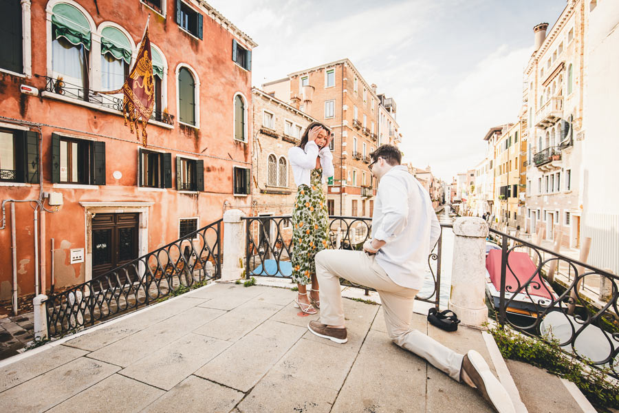 Surprise Proposal on a Bridge in Venice