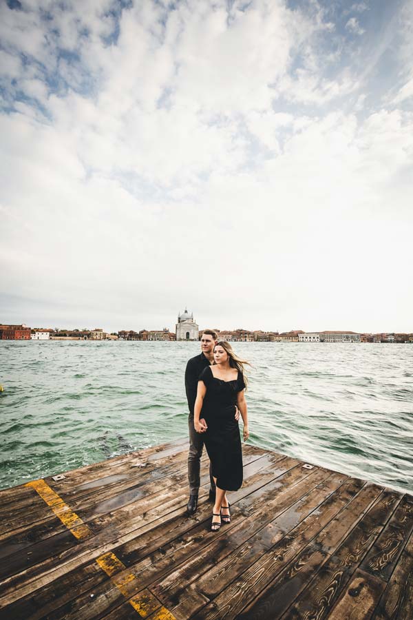 Sunset couple photoshoot at the Zattere promenade in Venice