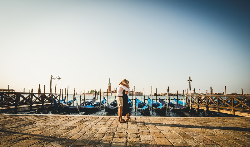 venice surprise proposal photoshoot