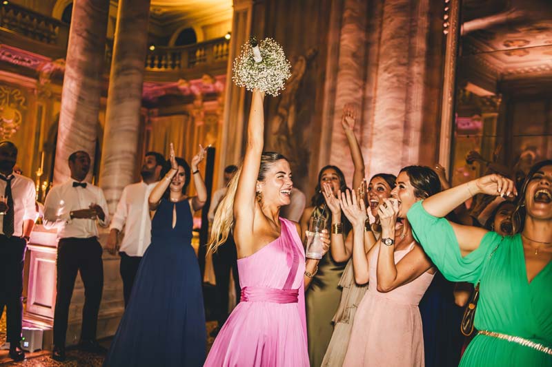 Final reportage shot: the couple leaving the hotel by water taxi at night.
