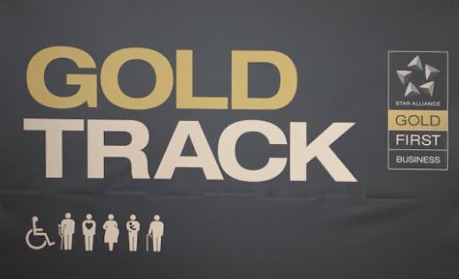 GOLD TRACKの標識