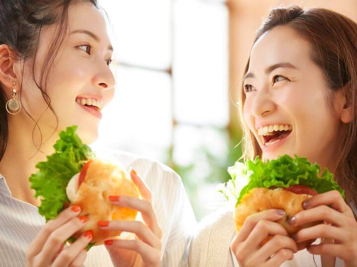 食事や会話で不便を感じる顎関節症の症状とは
