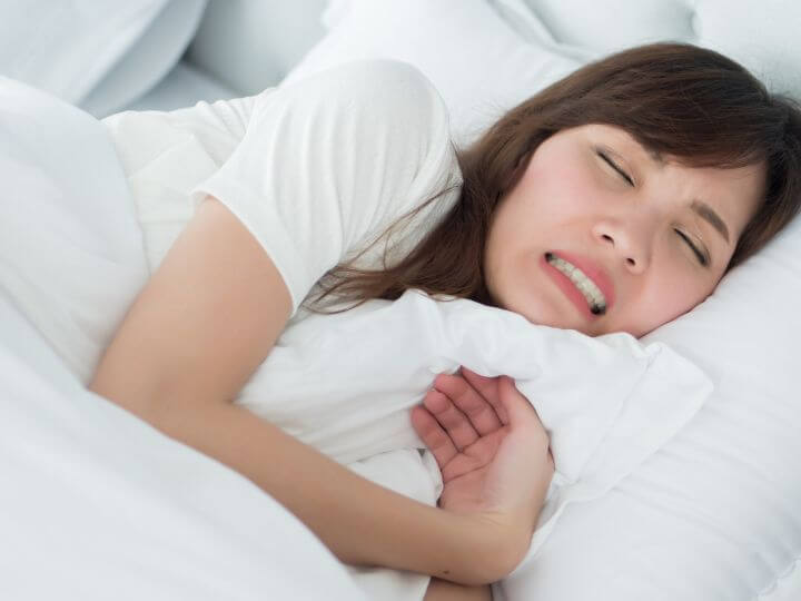 朝起きると顎が疲れる？顎関節症と睡眠の関係