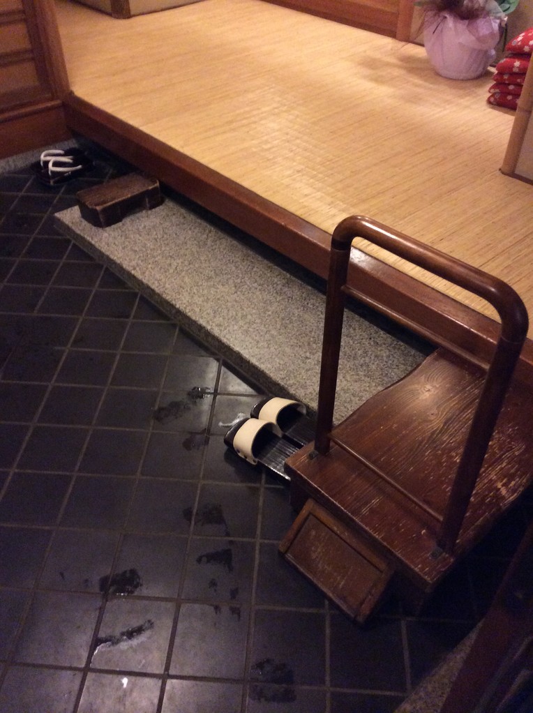 幸本の玄関 東京 神楽坂の料亭 幸本