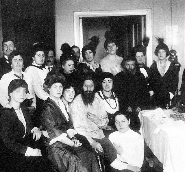 der Wunderheiler Rasputin mit den Frauen