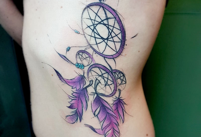 El atrapasueños es un tatuaje simbólico al que Yeray le ha dado un perspectiva moderna.