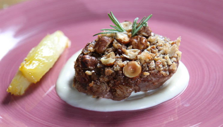 Filetto di fassona in crosta di nocciole