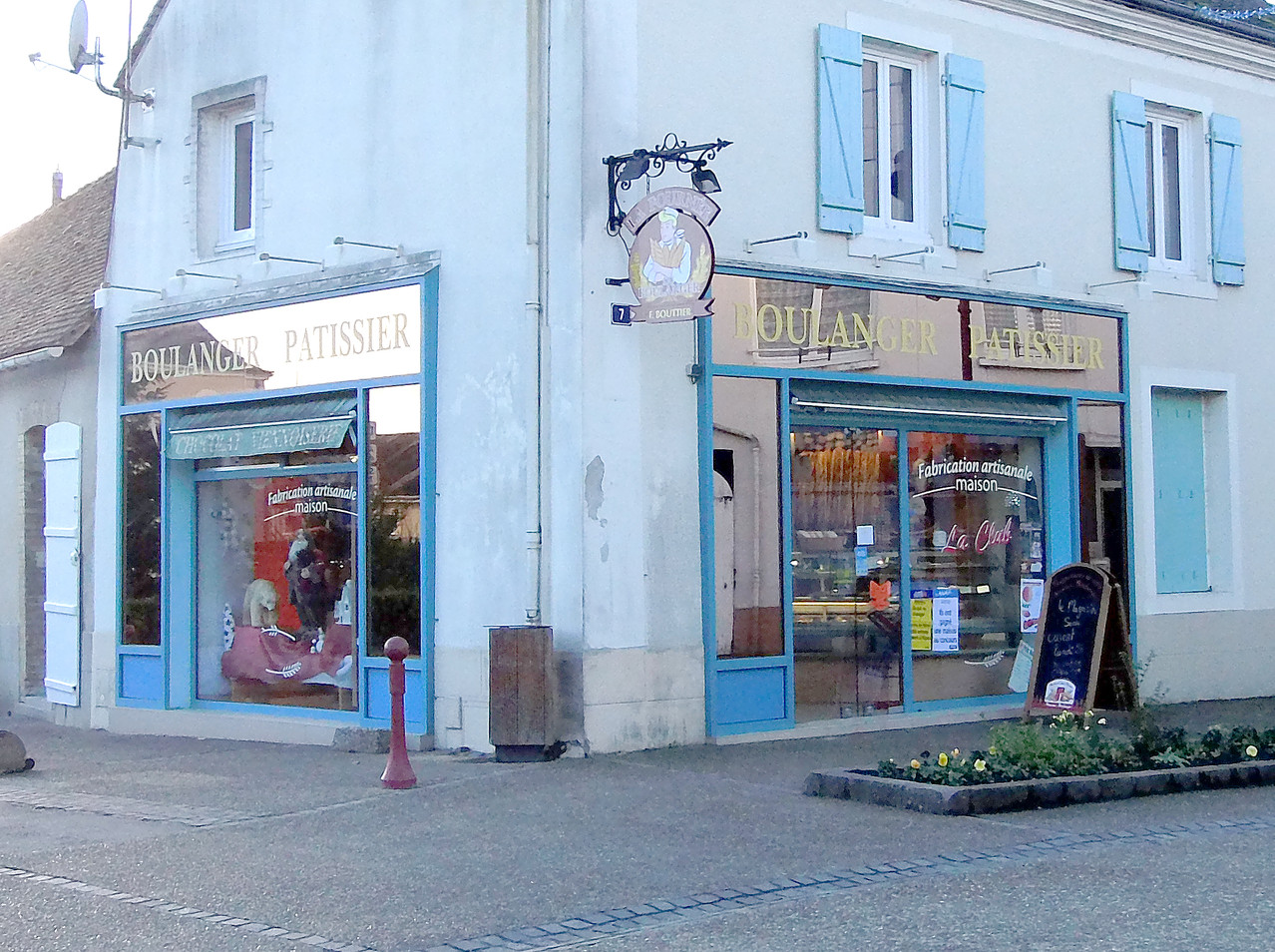 AU PAIN DORÉ