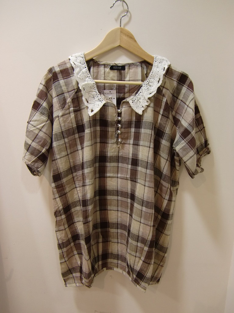 綿チェック レース衿シャツ　¥2,625(税込)