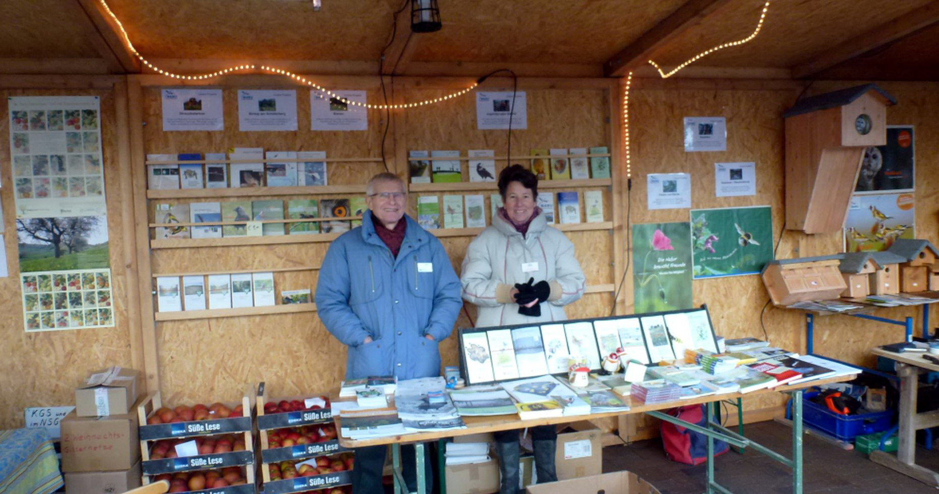 Am Stand der Informationsschriften