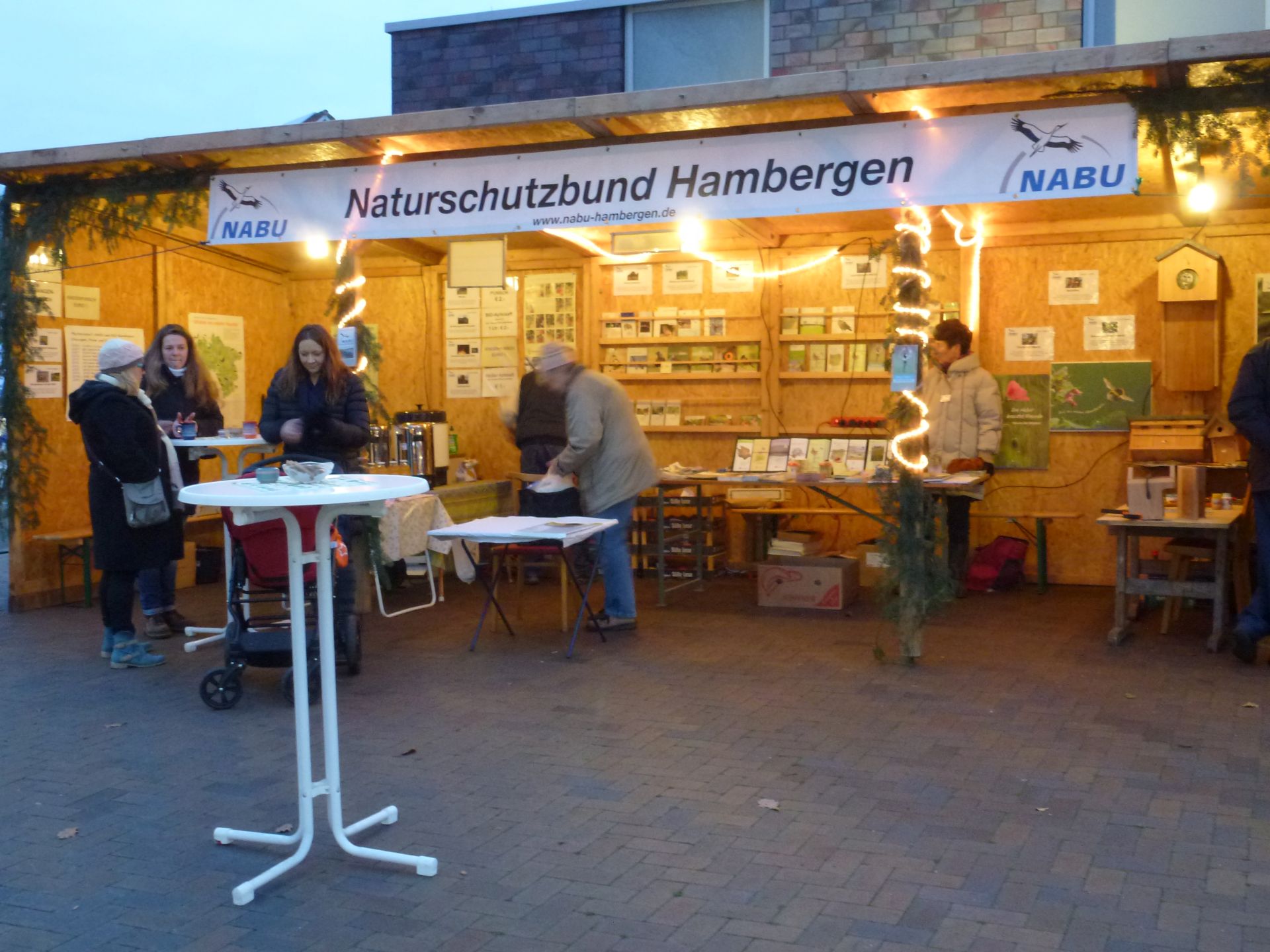 Der Stand festlich erlauchtet