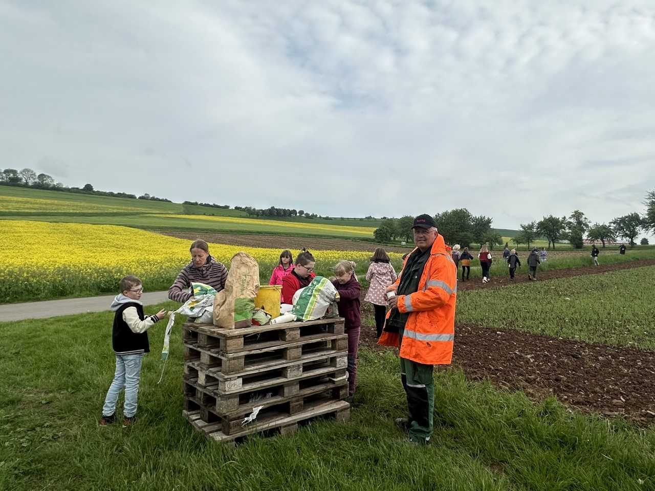 Blühstreifenaktion der Grundschle