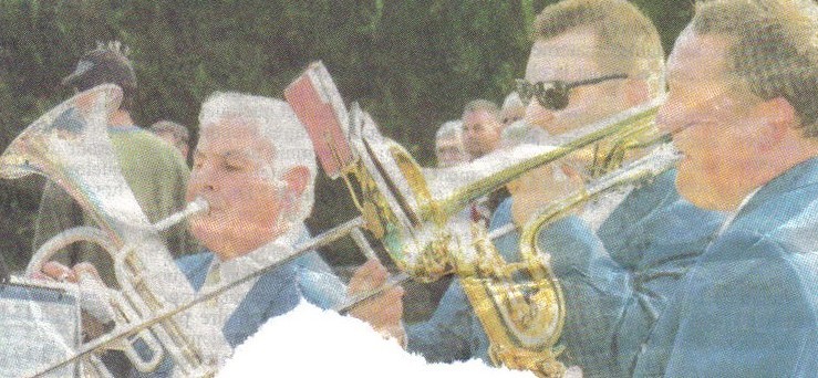 Inauguration du stade Fondary à Saint-Florine en 2004. Article de journal déchiré, je m'excuse pour la mauvaise qualité.