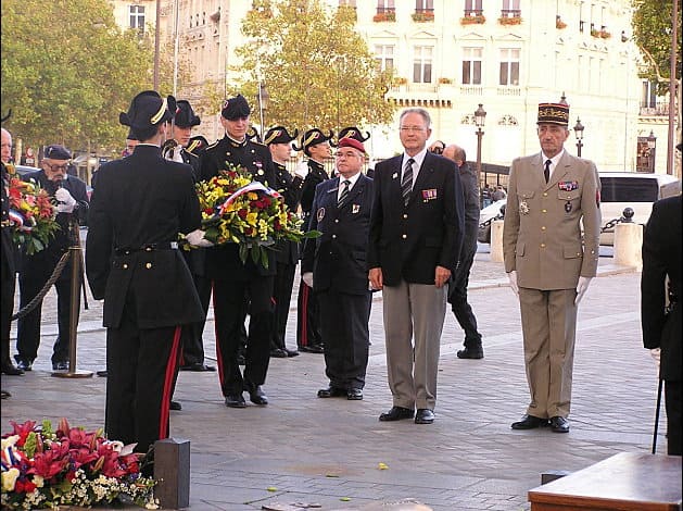 12 octobre 2009 : L'Amicale ravive la Flamme à l'Arc de Triomphe
