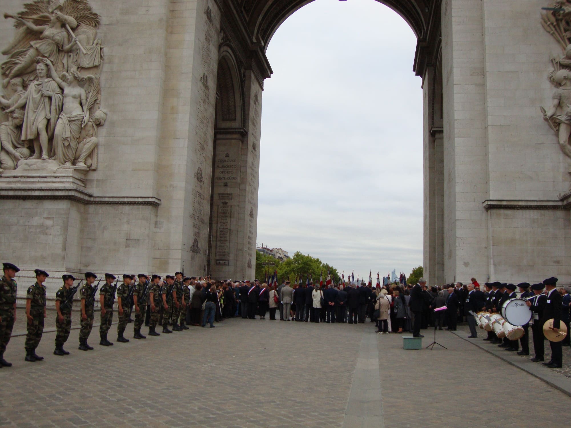 21 septembre 2011 : Paris, ravivage de la Flamme à l'Arc de Triomphe