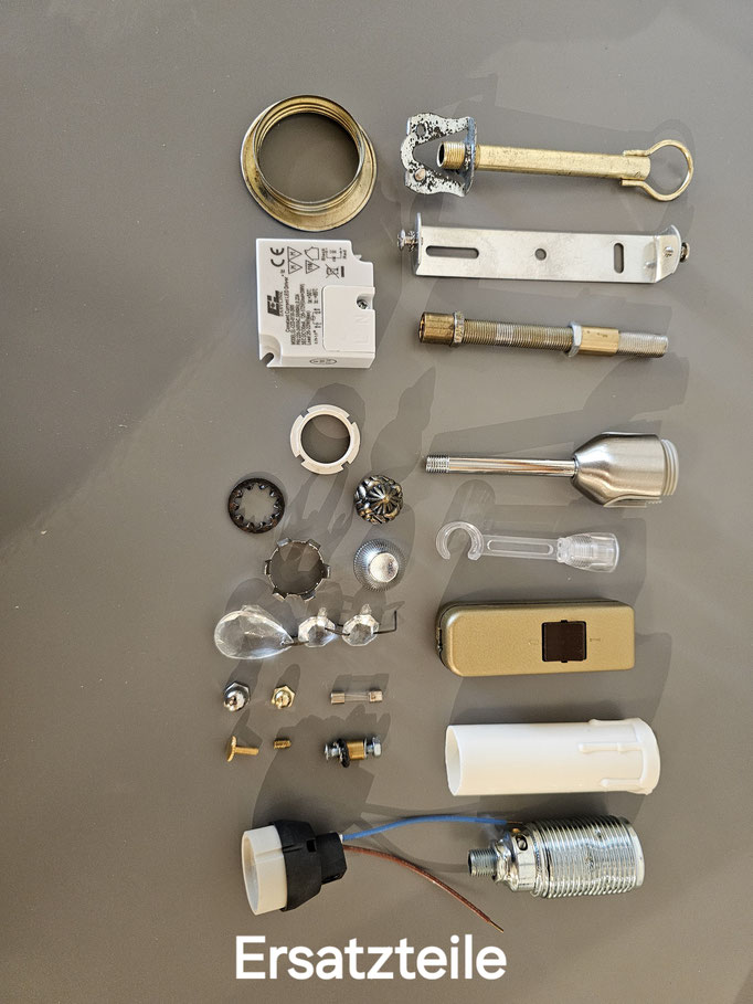 Unterschiedliche Ersatzteile für die Reparatur von Leuchten  