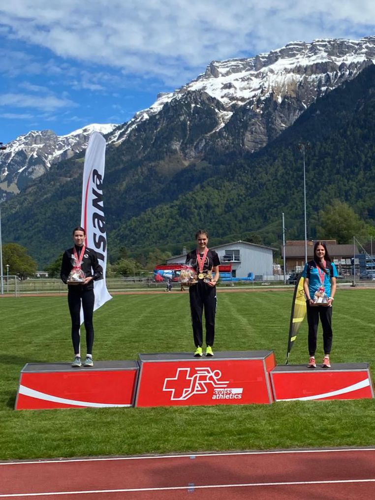 Titel Schweizermeisterin, U18 STB Rekord, viele Medaillen