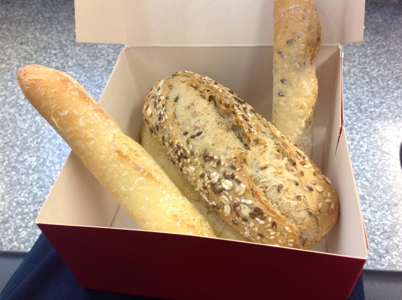 helles Baguette und Körnergebäck