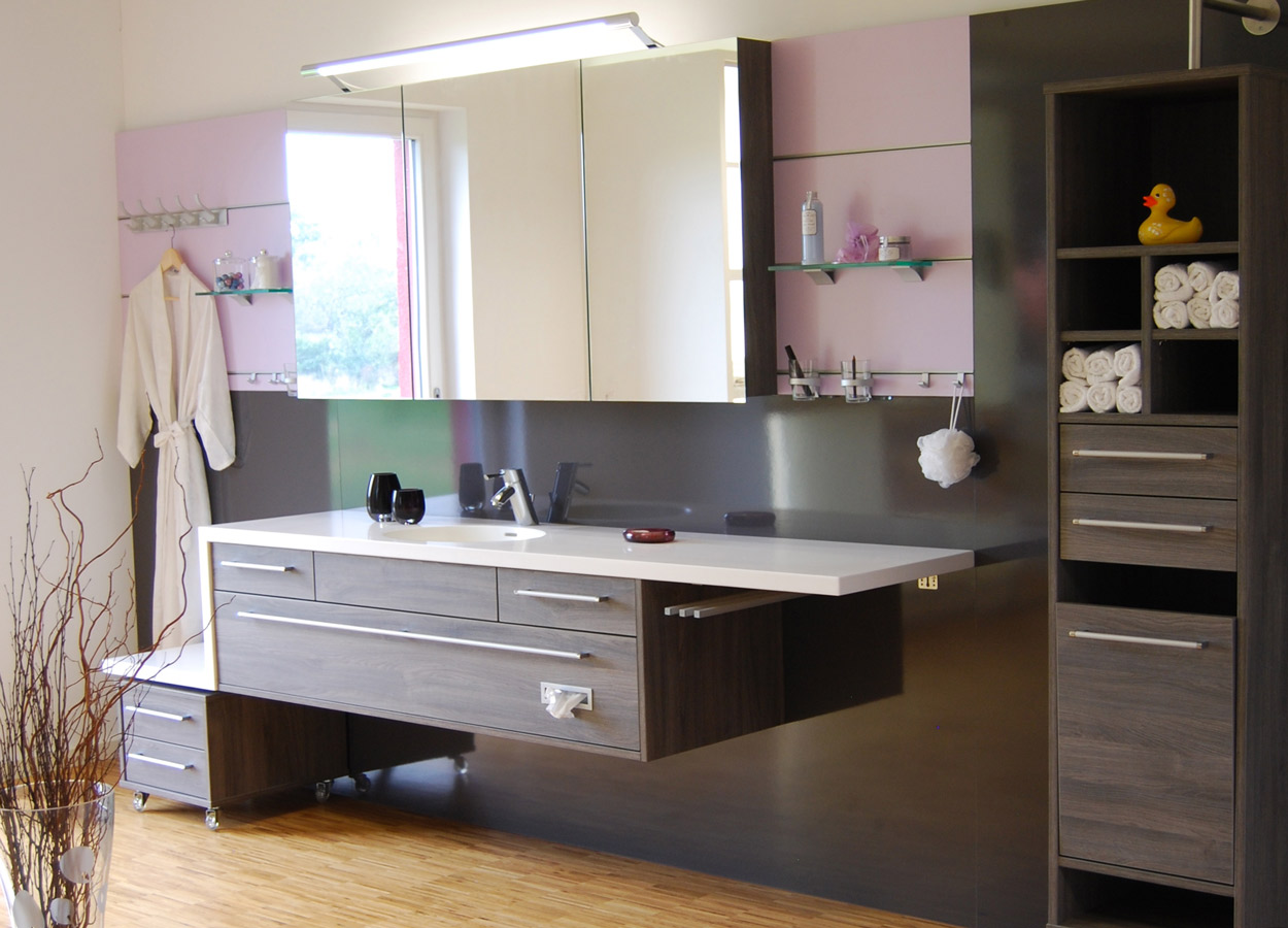 Modernes Badezimmer - Schreinerei Wiedmann