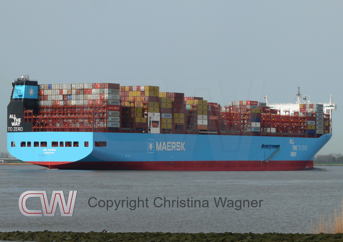 Mit Methanol angetriebene ANE MAERSK erstmals in Hamburg