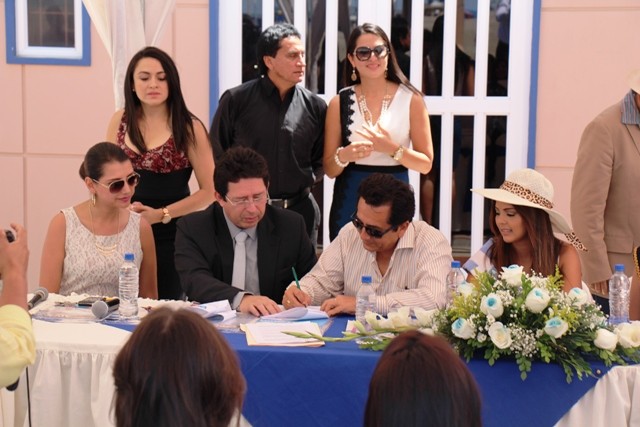 Representantes de los municipios de Manta, Cuenca e Ibarra firman un convenio de cooperación recíproca para el fomento turístico. Manta, Ecuador.