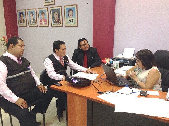 Delegados del CNE Manabí asesoran a la presidenta del Tribunal Electoral de la ULEAM. Manta, Ecuador.