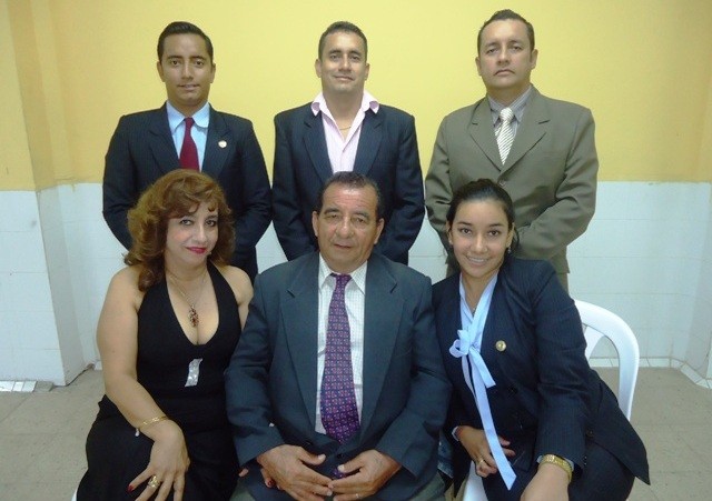 El Manabita del Año 2012, José Vicente Salcedo Castro, con su familia en pleno.
