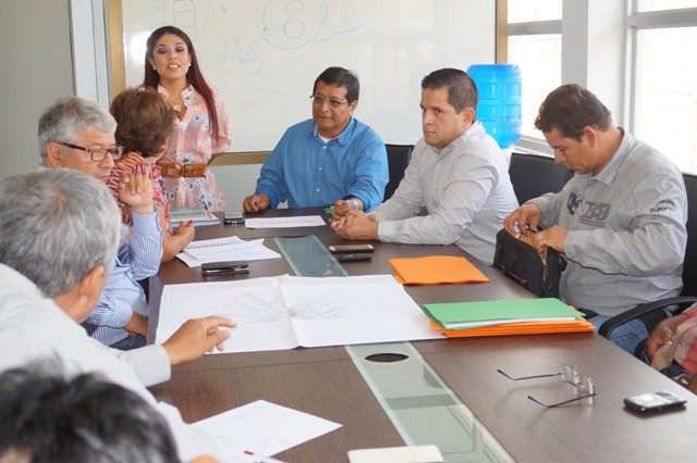 Reunión coordinadora de trabajos entre el GAD cantonal y la empresa pública "Manabí Construye". Montecristi, Ecuador.