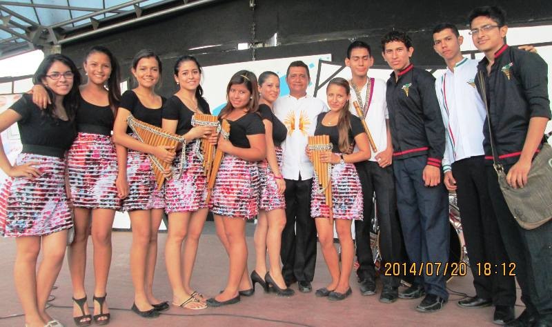 Grupo musical "Manabí Folklórico". Manta, Ecuador.