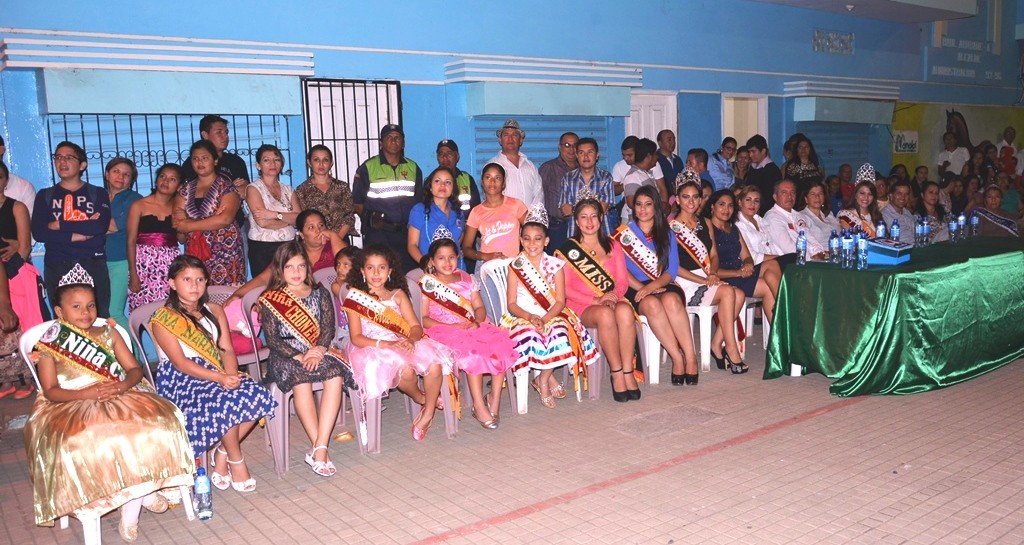 Las escogidas por el corazón de la gente, a la diestra de las autoridades.