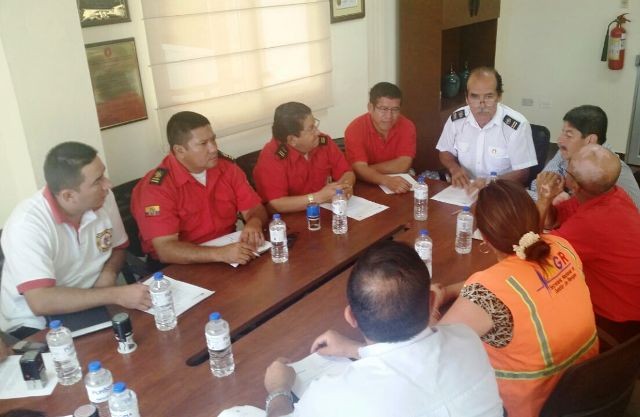 Reunión de representantes de cuerpos de bomberos, con delegados de la SGR zonal y de la CNEL Manabí. Manta, Ecuador.