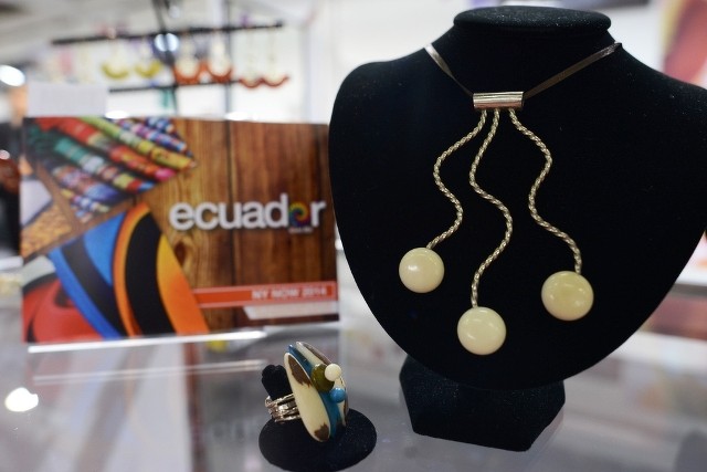 Artesanias Ganan Espacio En Nueva York Revista La Gente De Manabi Planifica, dirige y ejecuta las estrategias de promocin comercial del sector. artesanias ganan espacio en nueva york