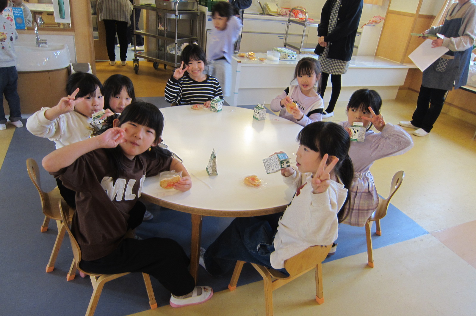ランチルームでおやつ。いただきます♪