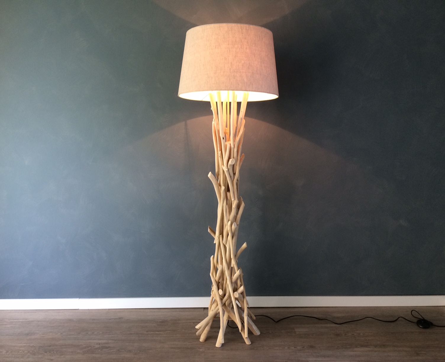 Exklusive Treibholzlampe \