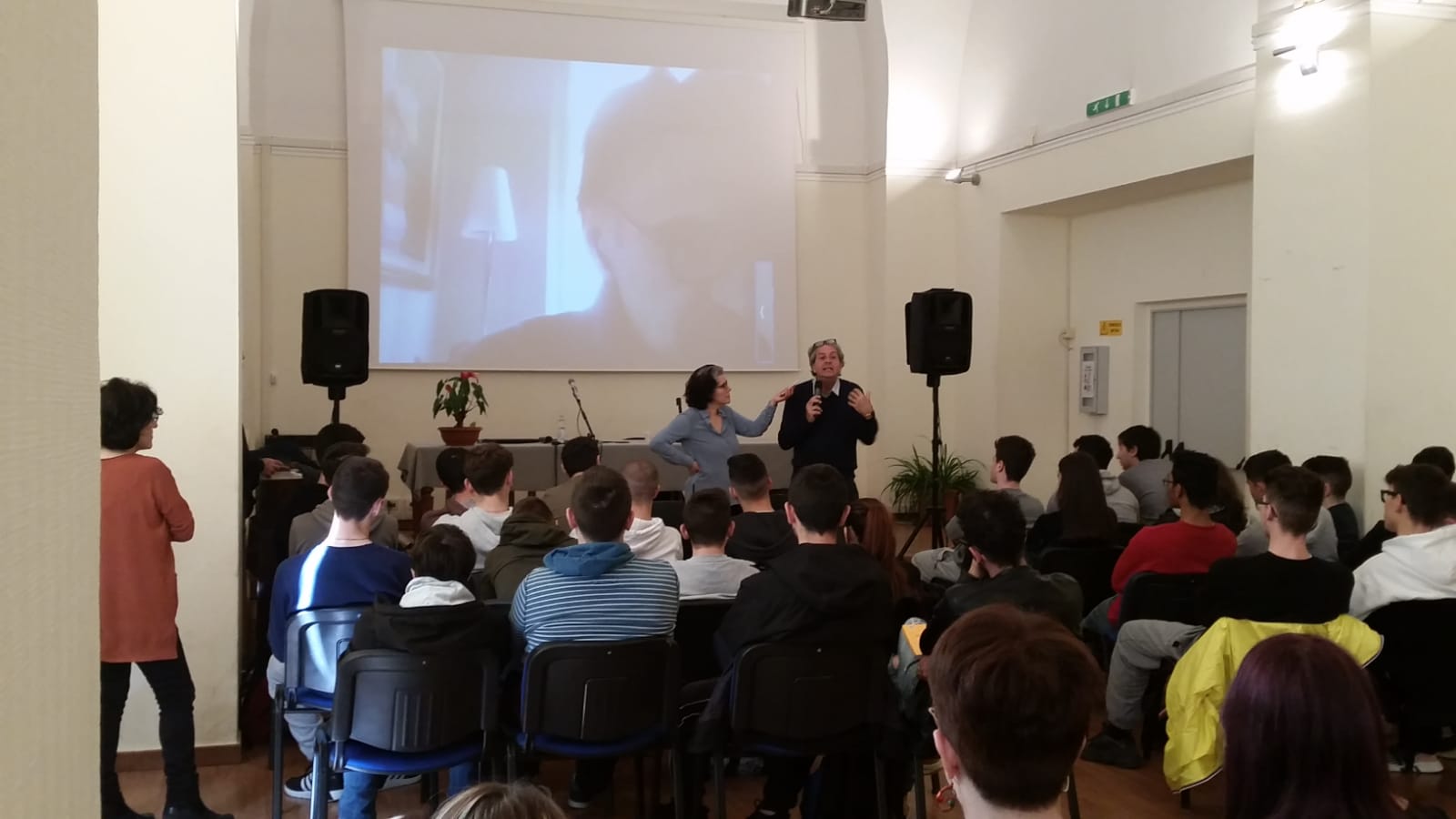 Daniele Poto con "Lo sport tradito" e Lamberto Gherpelli (in collegamento via Skype) con "Che razza di calcio" con gli studenti dell'Istituto Panetti e del Liceo Socrate