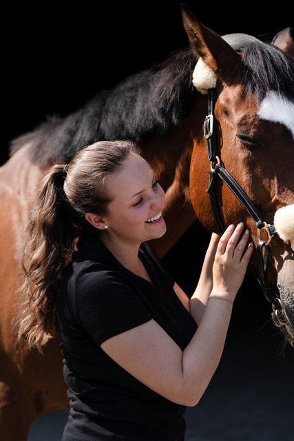 Sabina Steiner mit Pferd