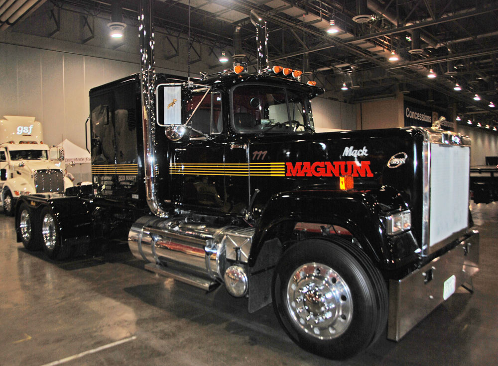 1985 Mack Truck Magnum