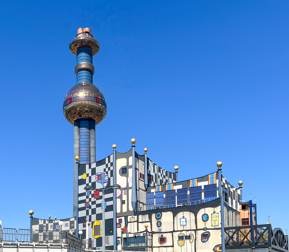 Müllverbrennungsanlage, von Hundertwasser gestaltet.