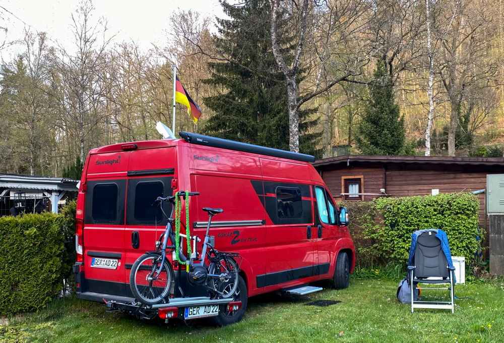 Mit neuer Hightech und grüner Mamba am Lenker!
