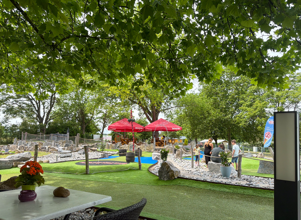 Biergarten Minigolfanlage