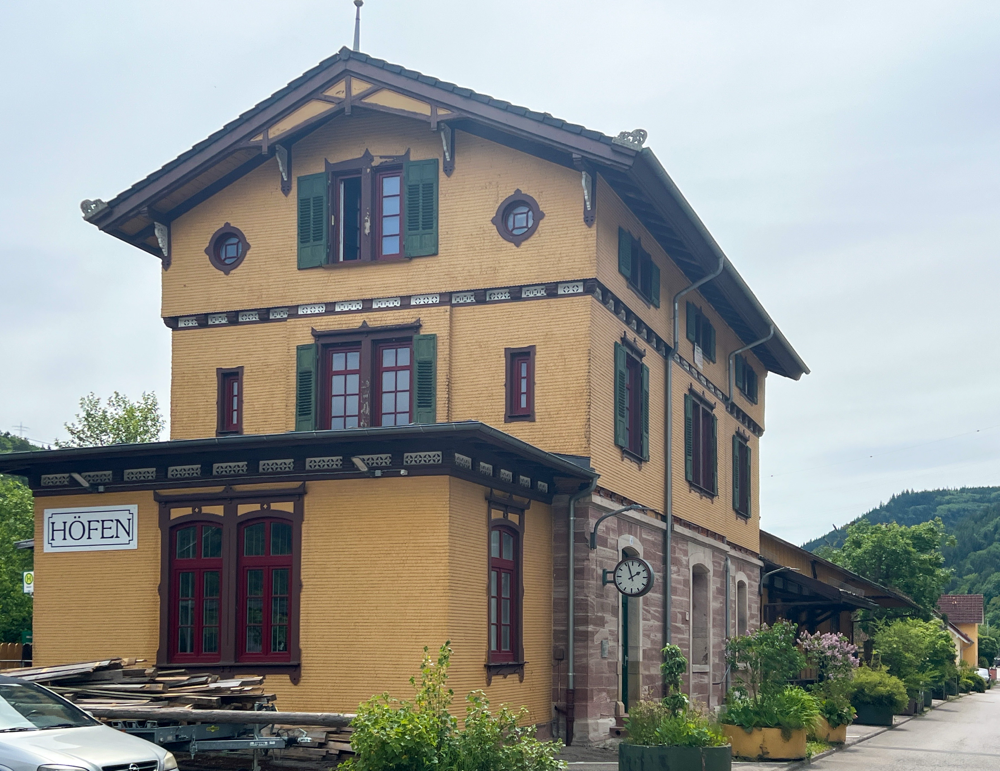 Bahnhof Höfen