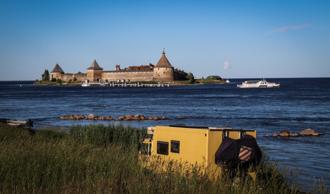 an der Neva vor der Schlüsselburg