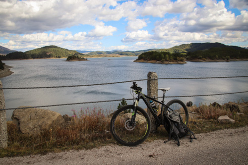 am Aoos-Stausee