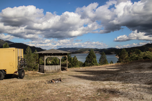 am Aoos-Stausee