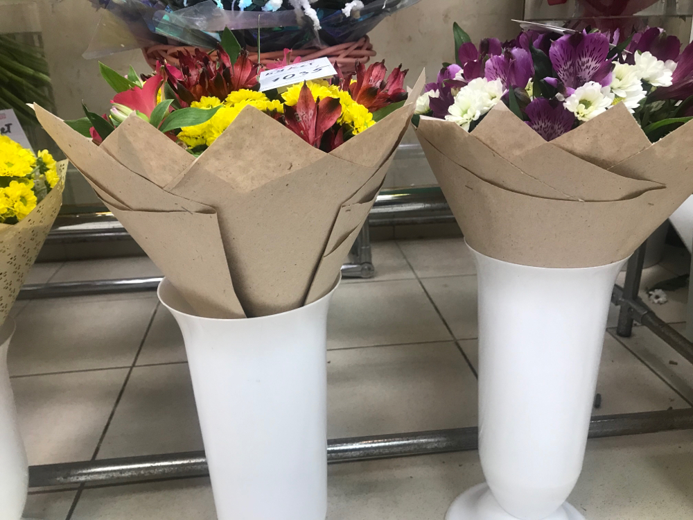 Auch Blumen gibt es ohne Plastik Schmuck!